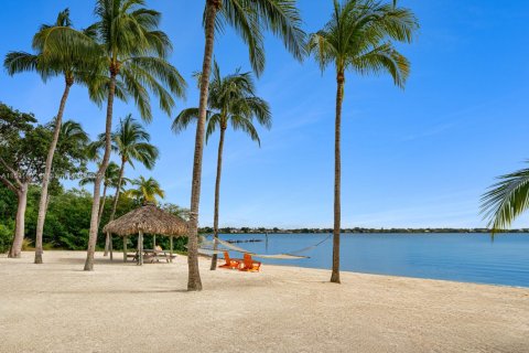 House in Key Largo, Florida 12 bedrooms, 485.04 sq.m. № 1697110 - photo 6