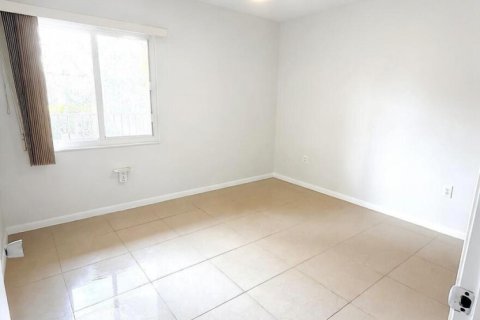 Condominio en venta en Pembroke Pines, Florida, 2 dormitorios, 105.63 m2 № 2261549 - foto 12