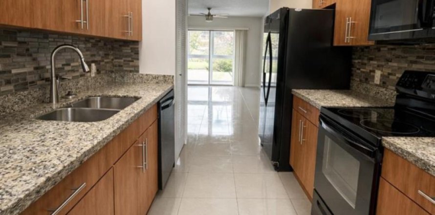 Condominio en Pembroke Pines, Florida, 2 dormitorios № 2261549