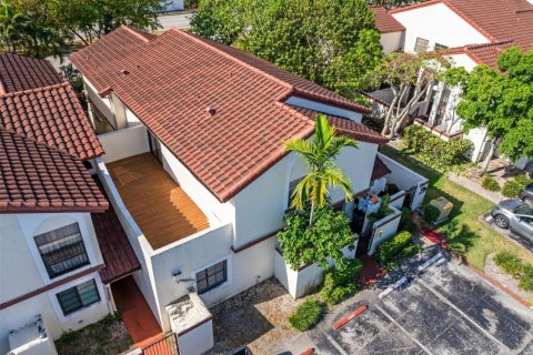 Copropriété à louer à Miami, Floride: 2 chambres, 145.86 m2 № 1146727 - photo 1
