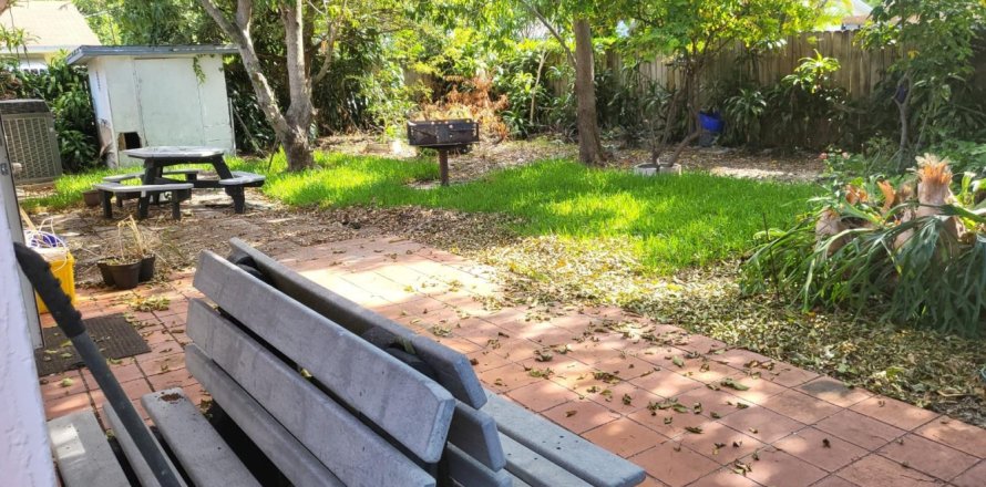 House in Deerfield Beach, Florida 3 bedrooms, 177.44 sq.m. № 1168849