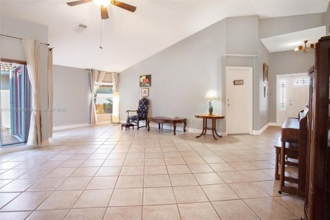 House in Miramar, Florida 3 bedrooms, 171.03 sq.m. № 1473118 - photo 15