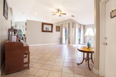 House in Miramar, Florida 3 bedrooms, 171.03 sq.m. № 1473118 - photo 13