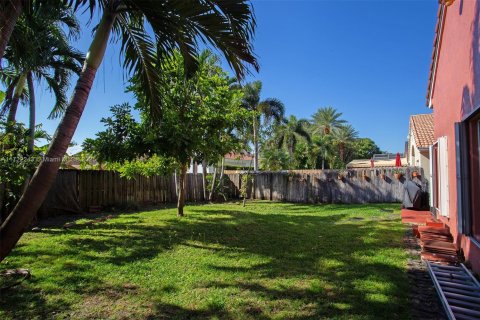 House in Miramar, Florida 3 bedrooms, 171.03 sq.m. № 1473118 - photo 11