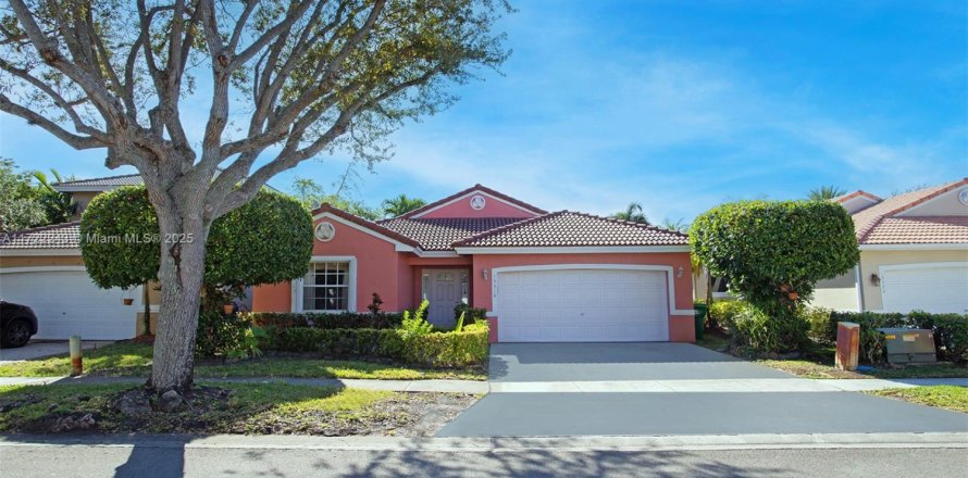 House in Miramar, Florida 3 bedrooms, 171.03 sq.m. № 1473118