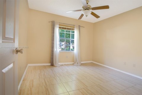 House in Miramar, Florida 3 bedrooms, 171.03 sq.m. № 1473118 - photo 7