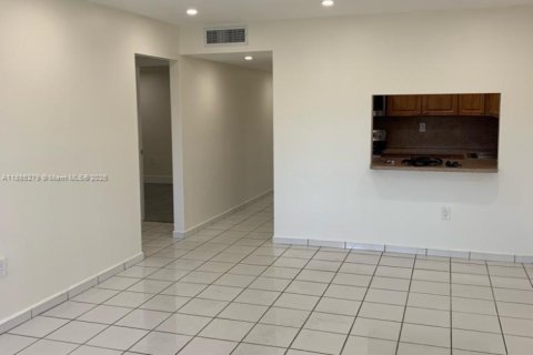 Снять в аренду кондоминиум в Хайалиа, Флорида 2 спальни, 83.89м2, № 1931493 - фото 5