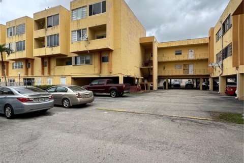 Снять в аренду кондоминиум в Хайалиа, Флорида 2 спальни, 83.89м2, № 1931493 - фото 1
