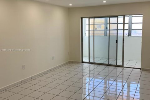 Снять в аренду кондоминиум в Хайалиа, Флорида 2 спальни, 83.89м2, № 1931493 - фото 3