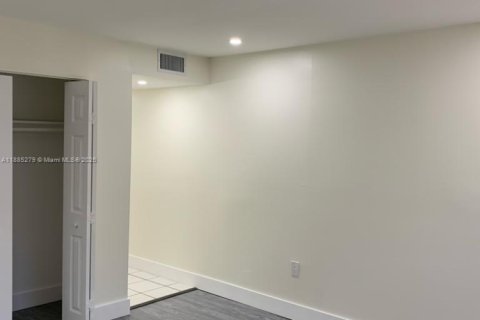 Снять в аренду кондоминиум в Хайалиа, Флорида 2 спальни, 83.89м2, № 1931493 - фото 12