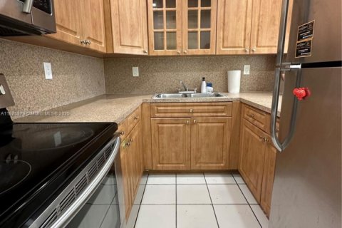 Снять в аренду кондоминиум в Хайалиа, Флорида 2 спальни, 83.89м2, № 1931493 - фото 7