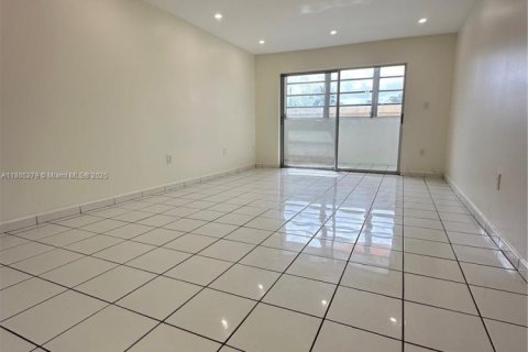 Снять в аренду кондоминиум в Хайалиа, Флорида 2 спальни, 83.89м2, № 1931493 - фото 2