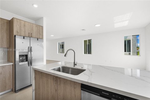 Touwnhouse à vendre à Miami, Floride: 5 chambres № 1989415 - photo 25