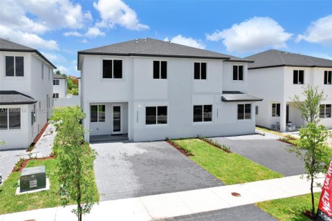 Touwnhouse à vendre à Miami, Floride: 5 chambres № 1989415 - photo 2