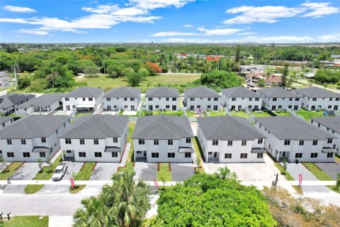 Touwnhouse à vendre à Miami, Floride: 5 chambres № 1989415 - photo 3
