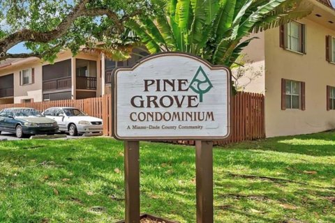 Condominio en alquiler en Miami, Florida, 1 dormitorio, 68.38 m2 № 1964065 - foto 1