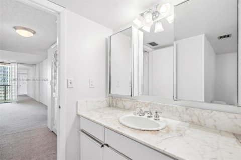 Condo in Miami Beach, Florida, 1 bedroom  № 1862487 - photo 11