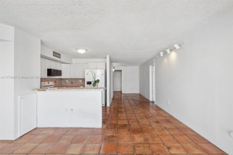 Condo in Miami Beach, Florida, 1 bedroom  № 1862487 - photo 7
