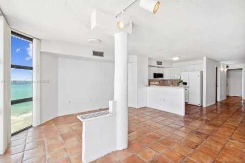 Condo in Miami Beach, Florida, 1 bedroom  № 1862487 - photo 5