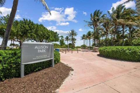 Condo in Miami Beach, Florida, 1 bedroom  № 1862487 - photo 24