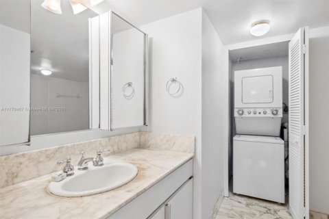 Condo in Miami Beach, Florida, 1 bedroom  № 1862487 - photo 12