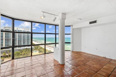 Condo in Miami Beach, Florida, 1 bedroom  № 1862487 - photo 2