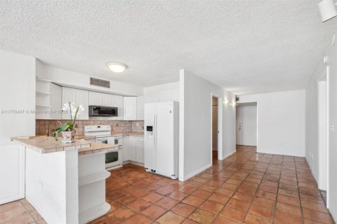 Condo in Miami Beach, Florida, 1 bedroom  № 1862487 - photo 8