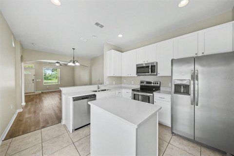 Townhouse in Windermere, Florida 3 bedrooms, 146.69 sq.m. № 2167277 - photo 10