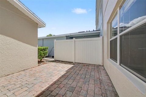 Townhouse in Windermere, Florida 3 bedrooms, 146.69 sq.m. № 2167277 - photo 26