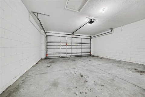 Townhouse in Windermere, Florida 3 bedrooms, 146.69 sq.m. № 2167277 - photo 25