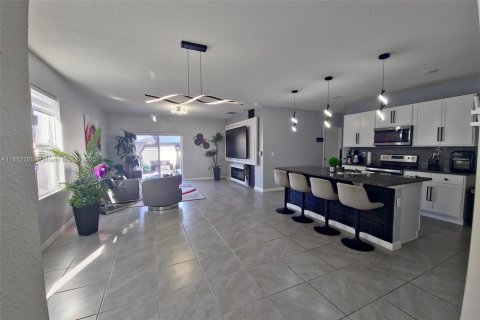 Casa en venta en Davenport, Florida, 5 dormitorios № 1859140 - foto 4