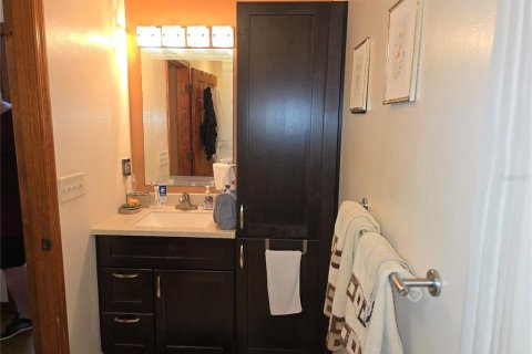 Townhouse in New Smyrna Beach, Florida 2 bedrooms, 158.49 sq.m. № 2239246 - photo 18