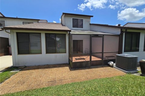 Townhouse in New Smyrna Beach, Florida 2 bedrooms, 158.49 sq.m. № 2239246 - photo 12