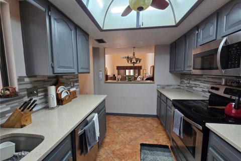 Townhouse in New Smyrna Beach, Florida 2 bedrooms, 158.49 sq.m. № 2239246 - photo 4