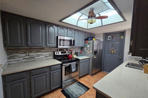 Townhouse in New Smyrna Beach, Florida 2 bedrooms, 158.49 sq.m. № 2239246 - photo 2