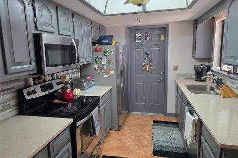 Townhouse in New Smyrna Beach, Florida 2 bedrooms, 158.49 sq.m. № 2239246 - photo 3