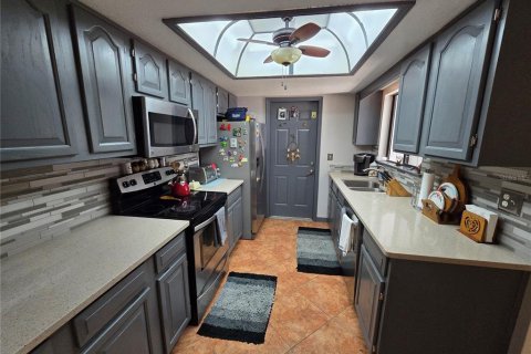 Townhouse in New Smyrna Beach, Florida 2 bedrooms, 158.49 sq.m. № 2239246 - photo 5