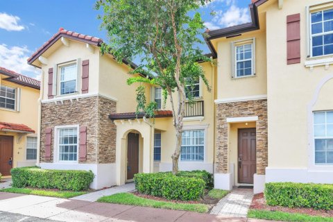 Townhouse in Homestead, Florida 2 bedrooms, 99.31 sq.m. № 2365840