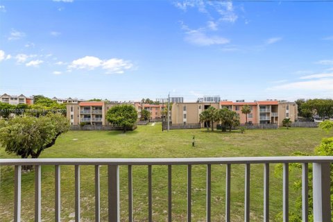 Copropriété à louer à Doral, Floride: 1 chambre, 75.25 m2 № 1865575 - photo 7