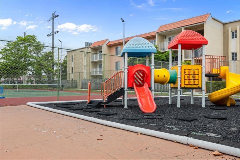 Copropriété à louer à Doral, Floride: 1 chambre, 75.25 m2 № 1865575 - photo 23