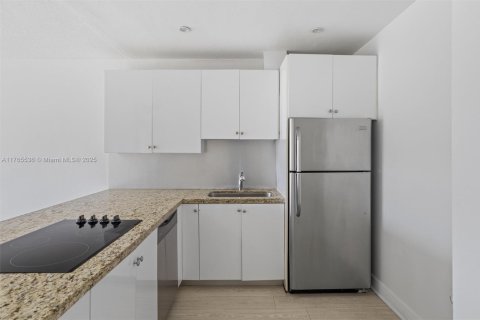 Copropriété à louer à Doral, Floride: 1 chambre, 75.25 m2 № 1865575 - photo 9