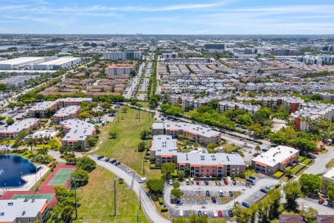 Copropriété à louer à Doral, Floride: 1 chambre, 75.25 m2 № 1865575 - photo 29