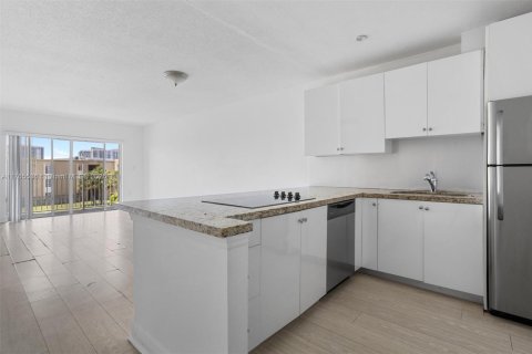 Copropriété à louer à Doral, Floride: 1 chambre, 75.25 m2 № 1865575 - photo 8