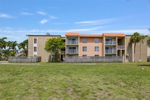 Copropriété à louer à Doral, Floride: 1 chambre, 75.25 m2 № 1865575 - photo 3