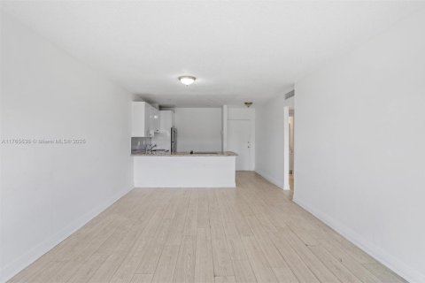 Copropriété à louer à Doral, Floride: 1 chambre, 75.25 m2 № 1865575 - photo 12