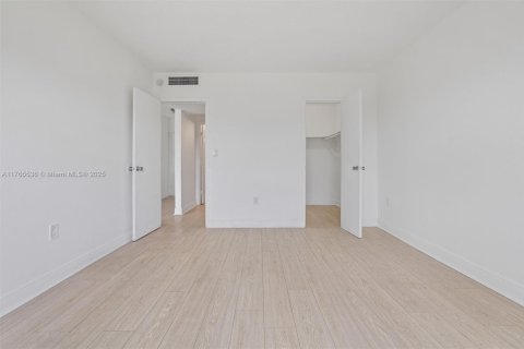 Copropriété à louer à Doral, Floride: 1 chambre, 75.25 m2 № 1865575 - photo 16