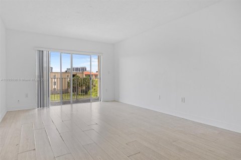 Copropriété à louer à Doral, Floride: 1 chambre, 75.25 m2 № 1865575 - photo 10