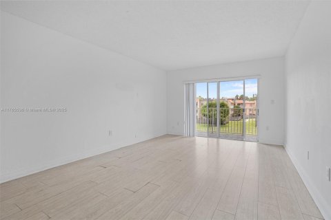 Copropriété à louer à Doral, Floride: 1 chambre, 75.25 m2 № 1865575 - photo 11