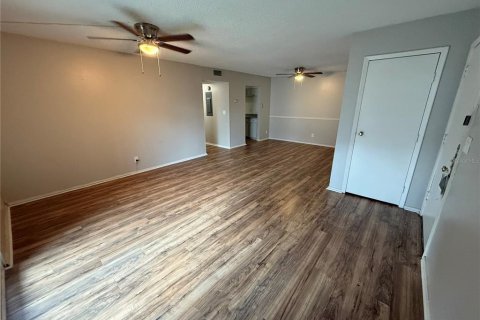 Condominio en alquiler en Gainesville, Florida, 3 dormitorios, 119.75 m2 № 1791314 - foto 3