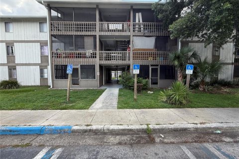 Condominio en alquiler en Gainesville, Florida, 3 dormitorios, 119.75 m2 № 1791314 - foto 1